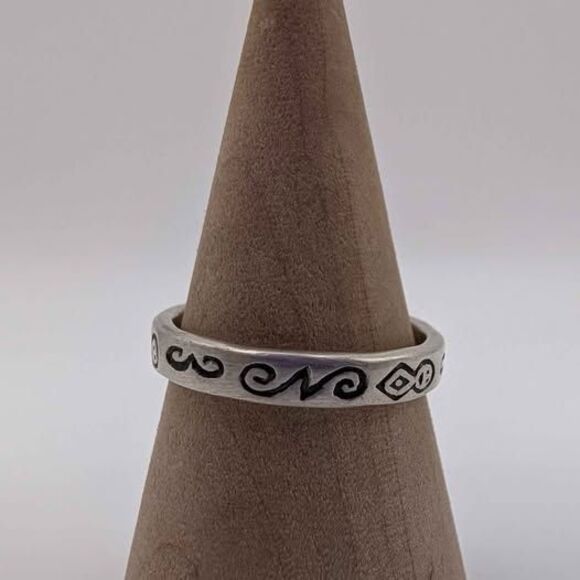 Vintage Southwestern Style Boho Dainty Sterling Silver Band Ring Size 6 3/4 - Picture 3 of 6